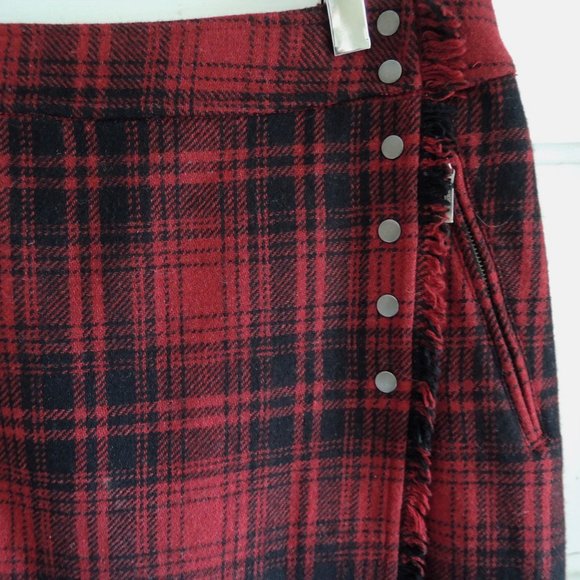 Eddie Bauer Red & Black Wool Blend Plaid Wrap Fringed Skirt 10P - Picture 2 of 9